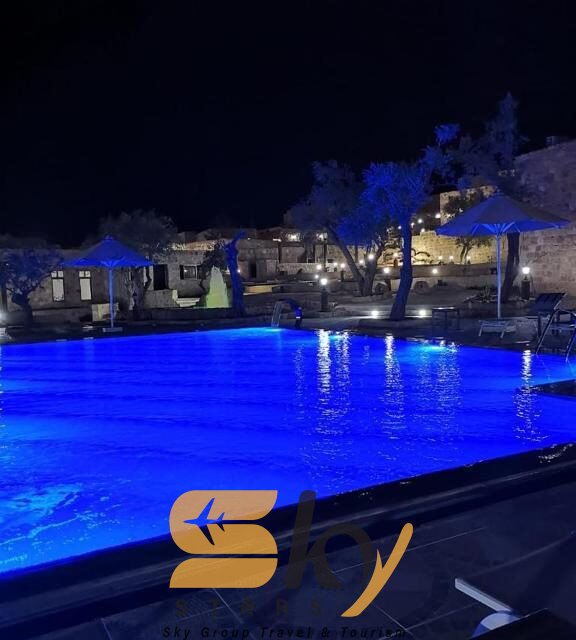 فندق القرية القديمة THE OLD VILLAGE HOTEL